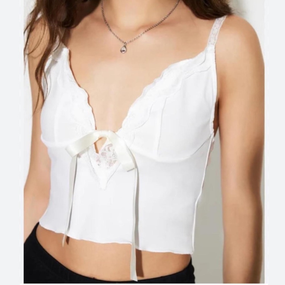 Saivana Elegant White Lace Cami